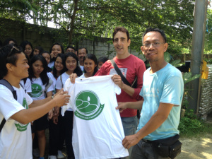 Kadek Donal makes Bali Recycling’s Managers honorary Eco Clubbers.